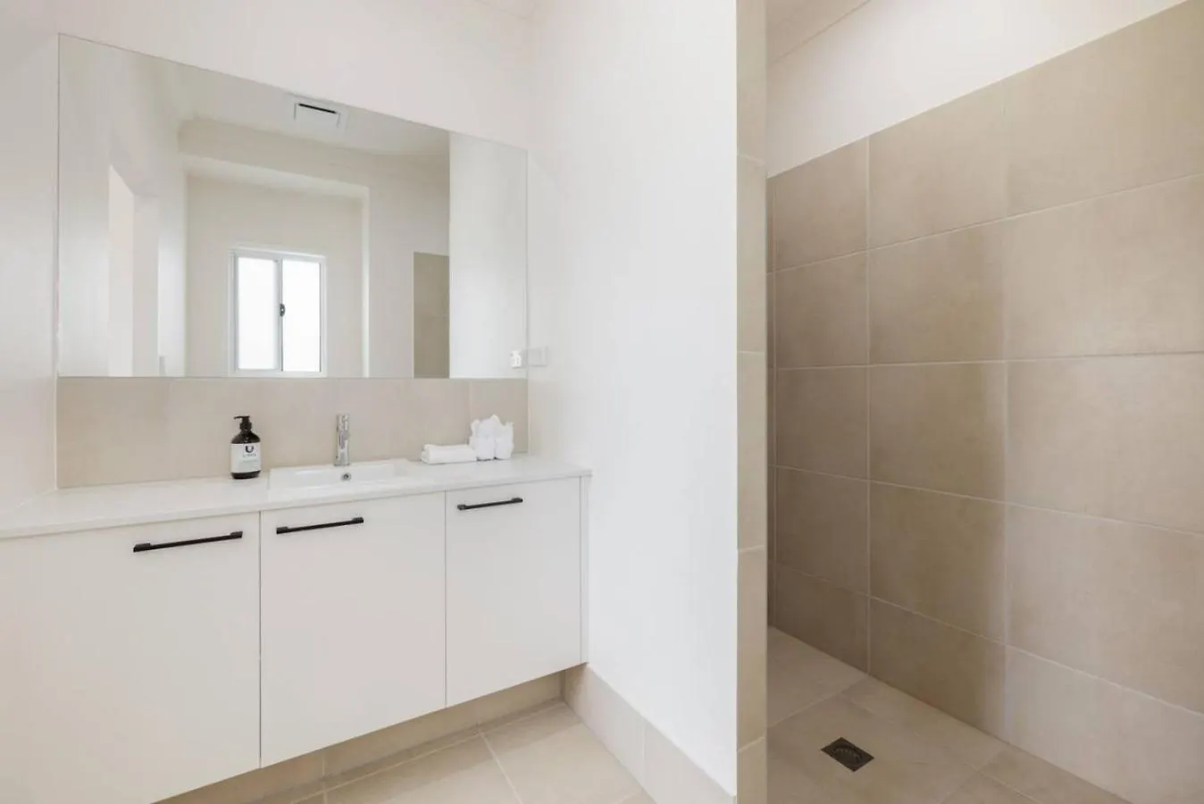 Holiday home Spacious 4Br Modern Home By Parks And Forest Greenbank Australia